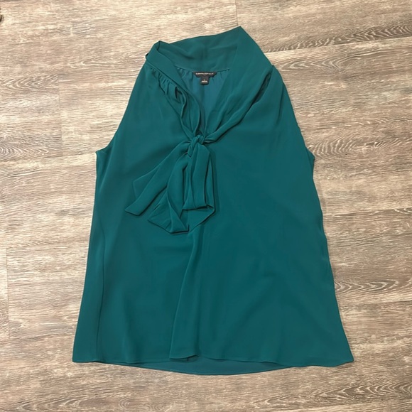 Beautiful Green Sleeveless Blouse - Picture 1 of 5